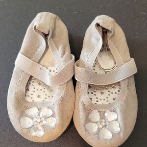 Stuart Weitzman Child SZ 7 Mary Jane Silver Shimmer W/Heart Rhinestones